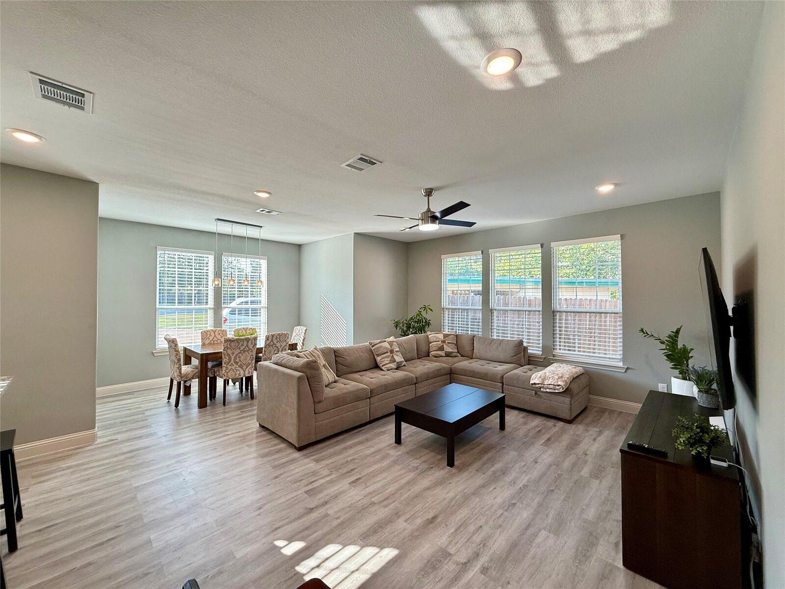 Main photo of property at 909 Marcellus Court, Arlington, TX
