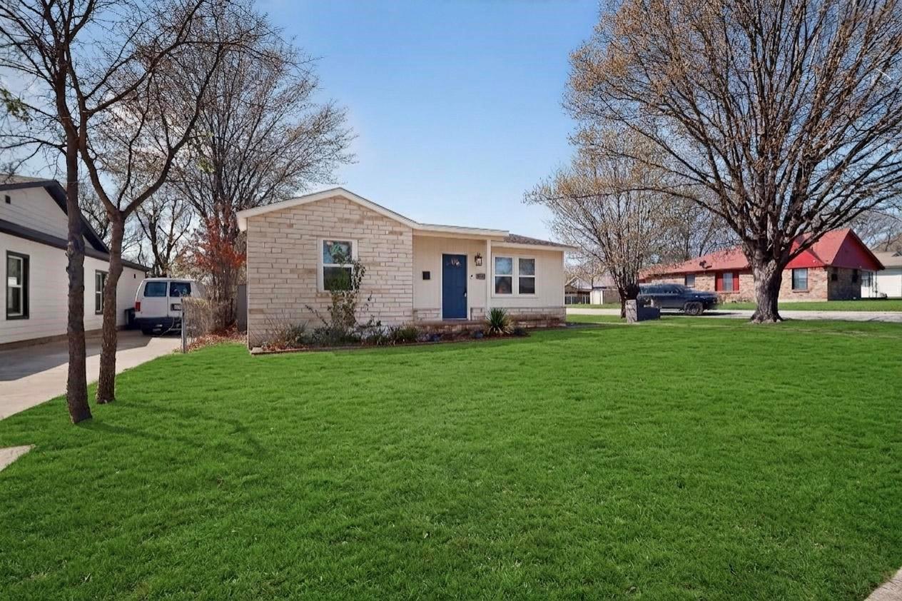 Main photo of property at 1300 E Mulkey Street, Fort Worth, TX