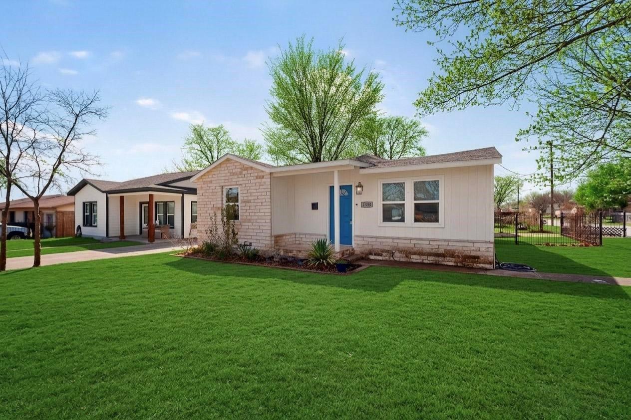 Property photo 2 of 1300 E Mulkey Street, Fort Worth, TX