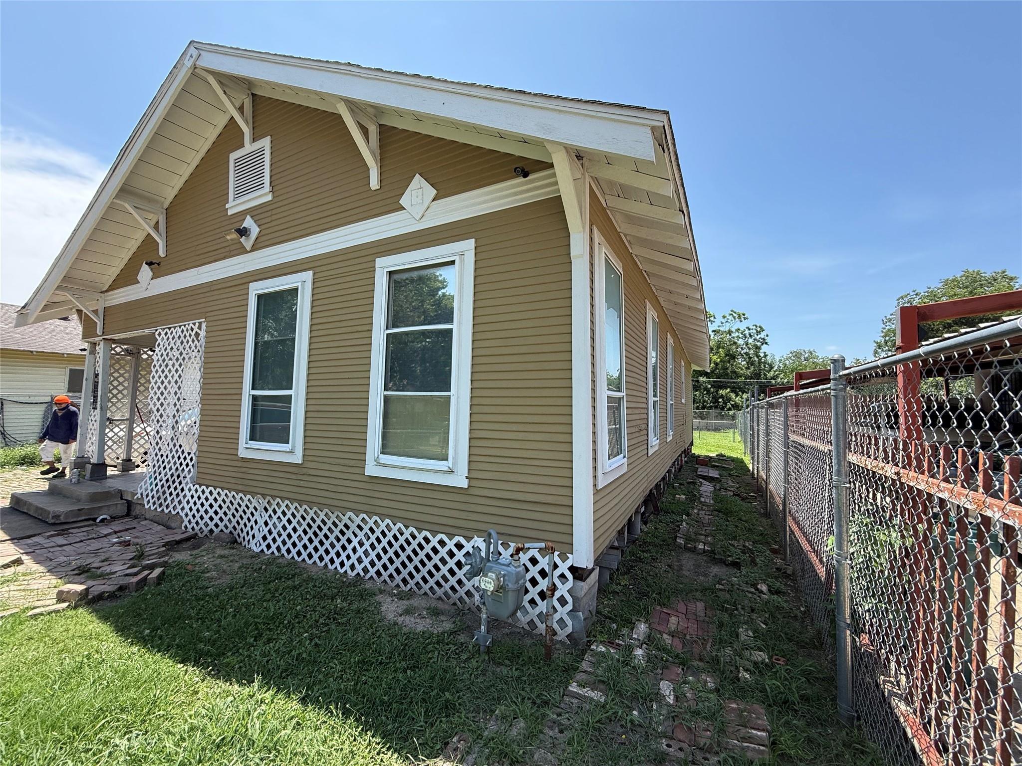 Property photo 3 of 3010 Jerome Street, Dallas, TX