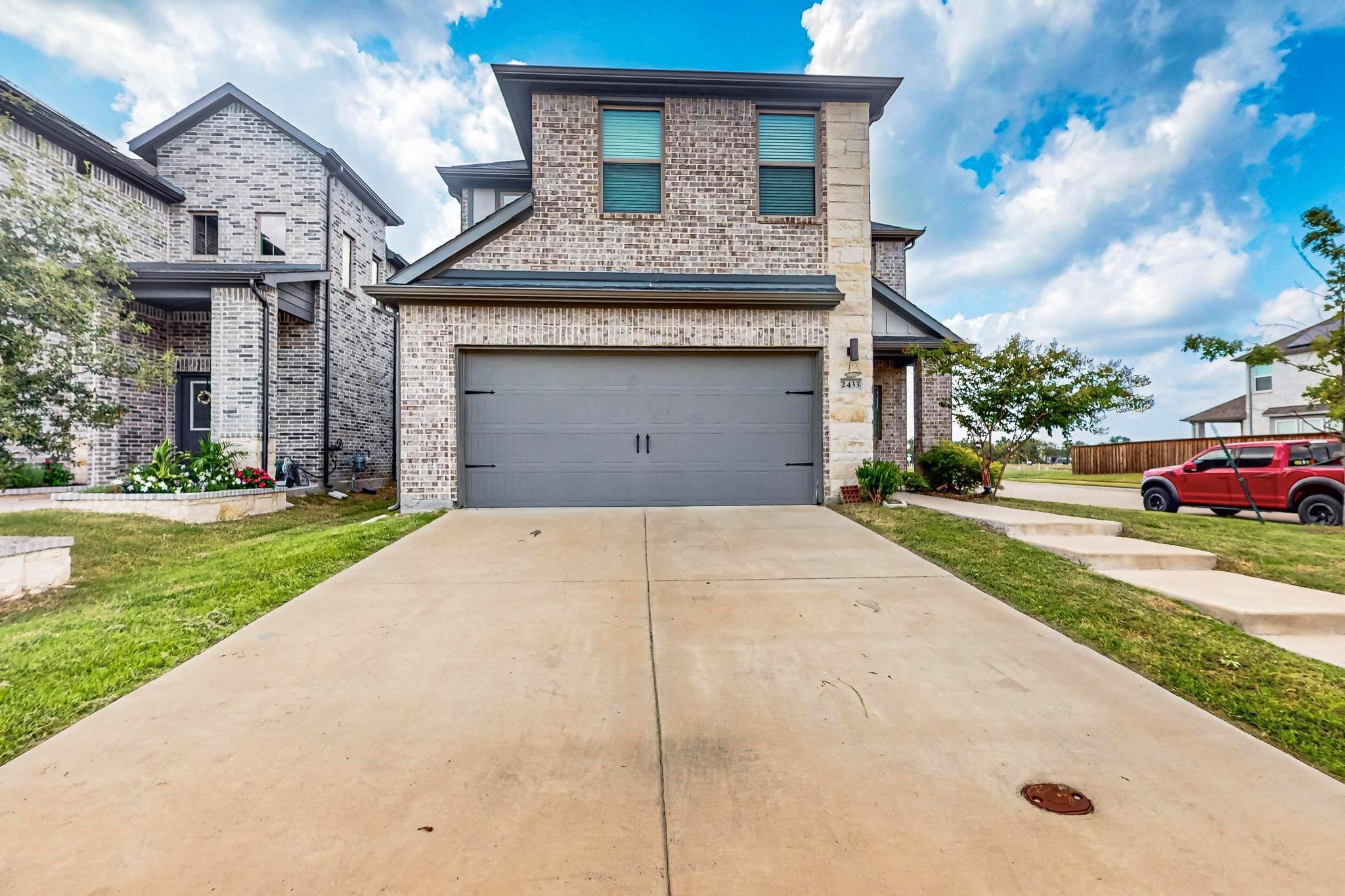 2433 Green River Road