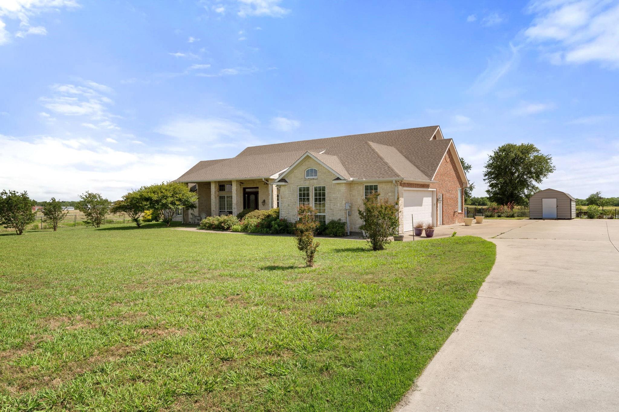 Property photo 2 of 19401 Fm 429, Terrell, TX